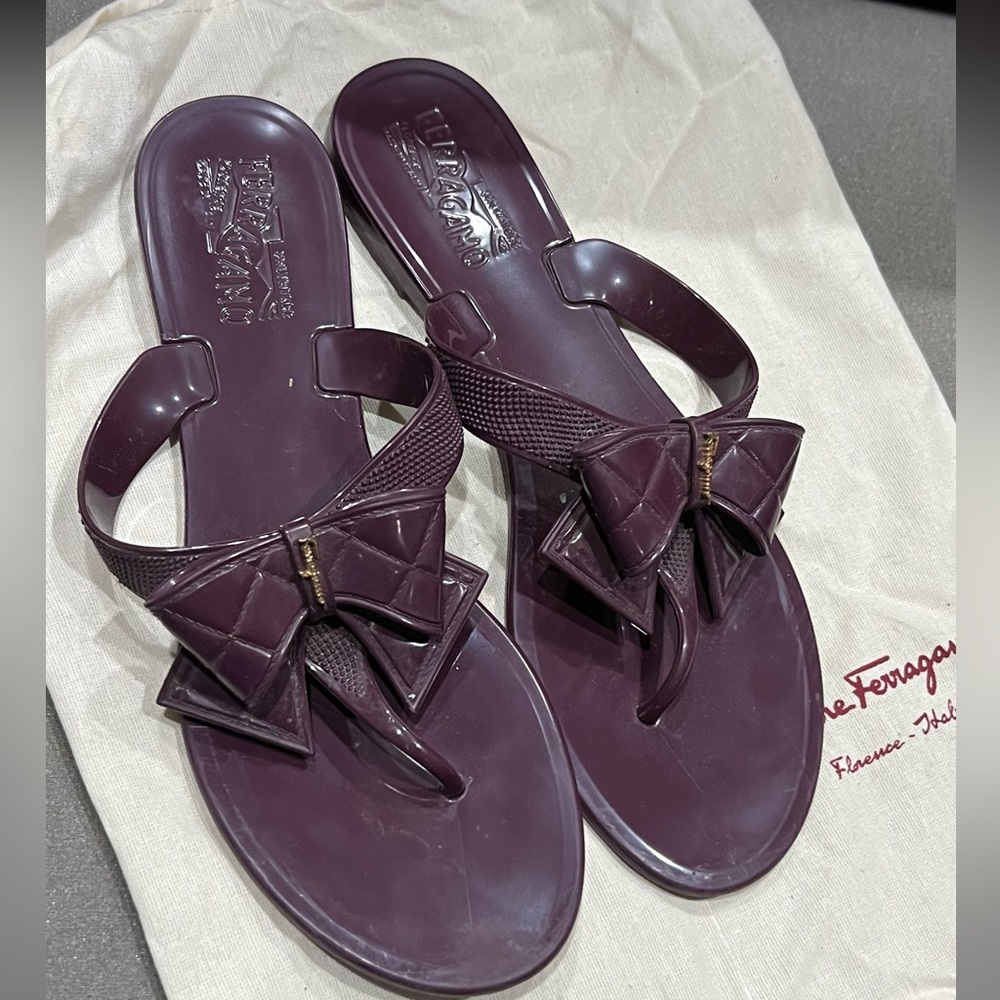 Salvatore Ferragamo burgundy pvc/jelly slippers size 9